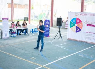 Ayuntamiento lleva pláticas de programas sociales a sectores vulnerables