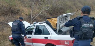 Policía vial asegura vehículo Nissan robado en Tihuatlan
