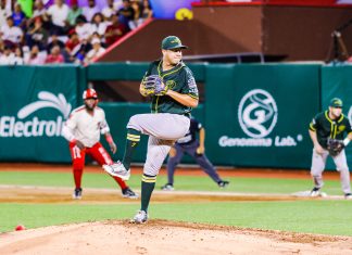 Pericos pega primero a El Águila