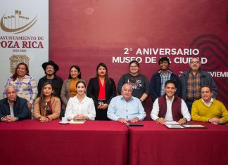 Universidad Benito Juárez entrega bimba petrolera a escala al MuCi