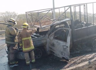 Sin personas lesionadas en incendio vehicular en Xalapa