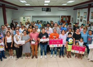 Ayuntamiento de Poza Rica entrega apoyos a colectivos