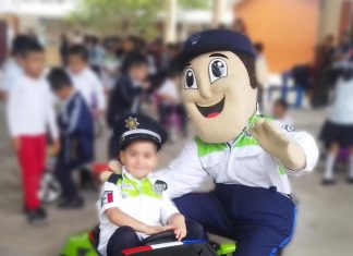 A través de pláticas Tránsito del Estado busca mejorar la cultura vial en Poza Rica.