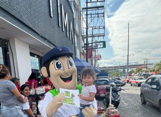 Tránsito del Estado entrega juguetes a niños en Poza Rica.