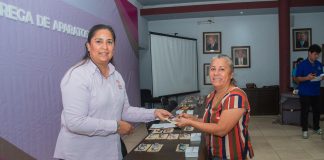 DIF ENTREGA AUXILIARES AUDITIVOS Y LENTES GRATUITOS.