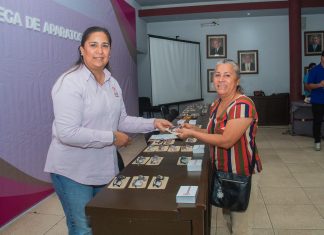 DIF ENTREGA AUXILIARES AUDITIVOS Y LENTES GRATUITOS.