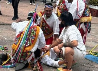 Volador de Papantla sufre caída en pleno vuelo durante presentación en Xochimilco
