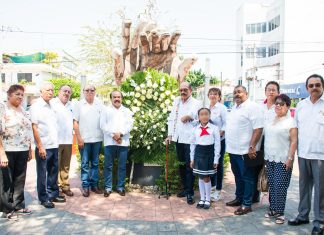 Autoridades municipales conmemoran el Día del Maestro en Poza Rica