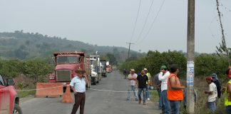 ¡Alto al peligro y al daño ambiental! Pobladores de Paso del Pital, Tihuatlán, exigen freno a abusos de transporte pesado de la empresa Mota-Engil