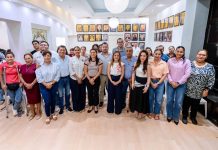 DANIEL CORTINA DESTACA ENTREGA DE BECAS A 13 ESTUDIANTES DE TUXPAN