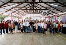 Ayuntamiento de Tuxpan entrega 706 láminas y 18 tinacos en apoyo a comunidades