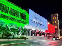 TUXPAN SE ILUMINA DE ORGULLO MEXICANO Y SE VISTE CON LOS COLORES PATRIOS