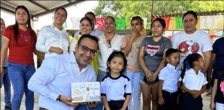 RAÚL HERNÁNDEZ GALLARDO ENTREGA UNIFORMES Y CALZADO A ESTUDIANTES DE JILIAPA I