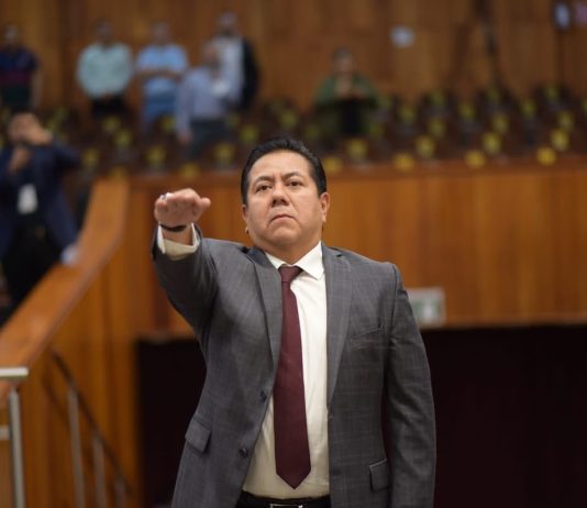 ERIC DOMÍNGUEZ ASUME EL ORFIS ENTRE RESPALDOS Y CUESTIONAMIENTOS SOBRE SU INDEPENDENCIA
