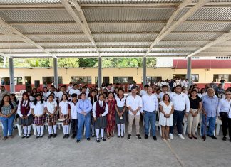 AYUNTAMIENTO DE TUXPAN Y GRUPO NATURGY ENTREGAN 64 BECAS A ESTUDIANTES DE COMUNIDADES