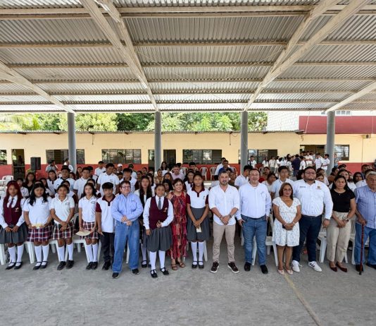 AYUNTAMIENTO DE TUXPAN Y GRUPO NATURGY ENTREGAN 64 BECAS A ESTUDIANTES DE COMUNIDADES