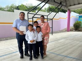 OBED MÉNDEZ ENTREGA BARDA PERIMETRAL EN LA PRIMARIA FRANCISCO I. MADERO