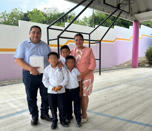 OBED MÉNDEZ ENTREGA BARDA PERIMETRAL EN LA PRIMARIA FRANCISCO I. MADERO