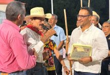 RECONOCEN A SABINO CASANOVA CRUZ POR 16 AÑOS DE PROMOVER LA DANZA DE LA VACA