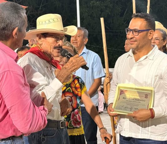 RECONOCEN A SABINO CASANOVA CRUZ POR 16 AÑOS DE PROMOVER LA DANZA DE LA VACA